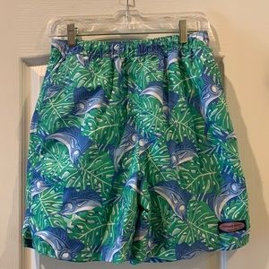 Vineyard Vines men’s swim trunks size Small